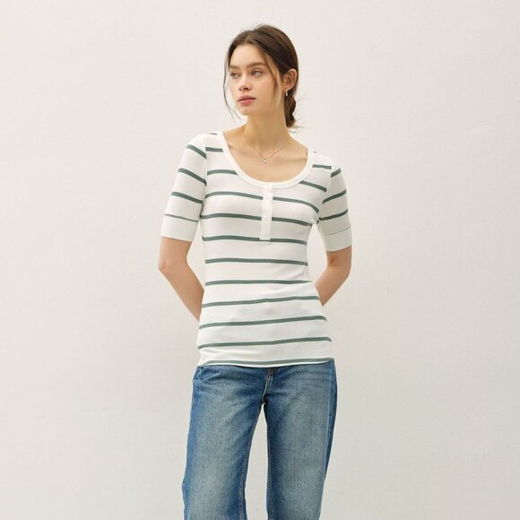 Women's Ivory and Teal Short Sleeve T-shirt Be Cool Size Medium NWT - Picture 2 of 3